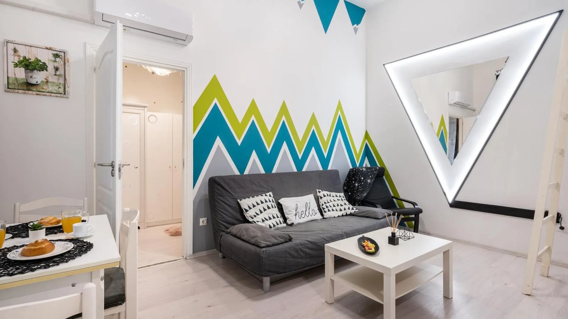 Triangle Apartment - Free Parking! Budapeşte