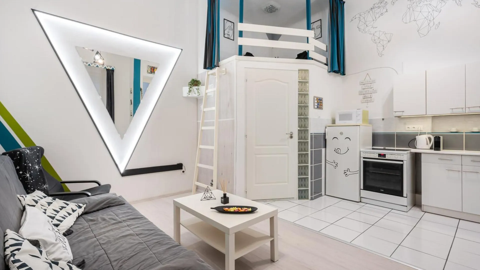 Triangle Apartment - Free Parking! Budapeşte 0*,  Macaristan