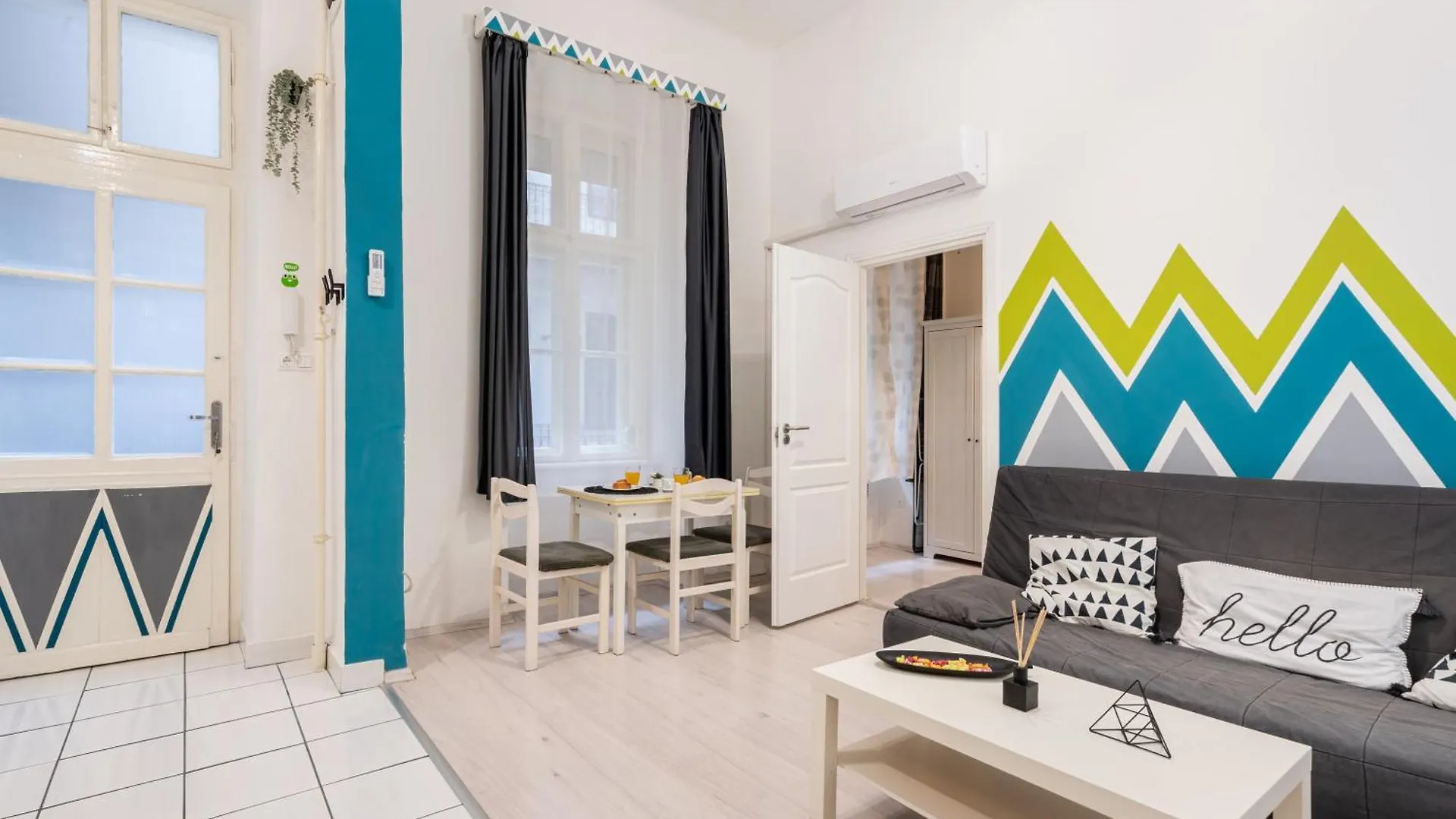 Triangle Apartment - Free Parking! Budapeşte