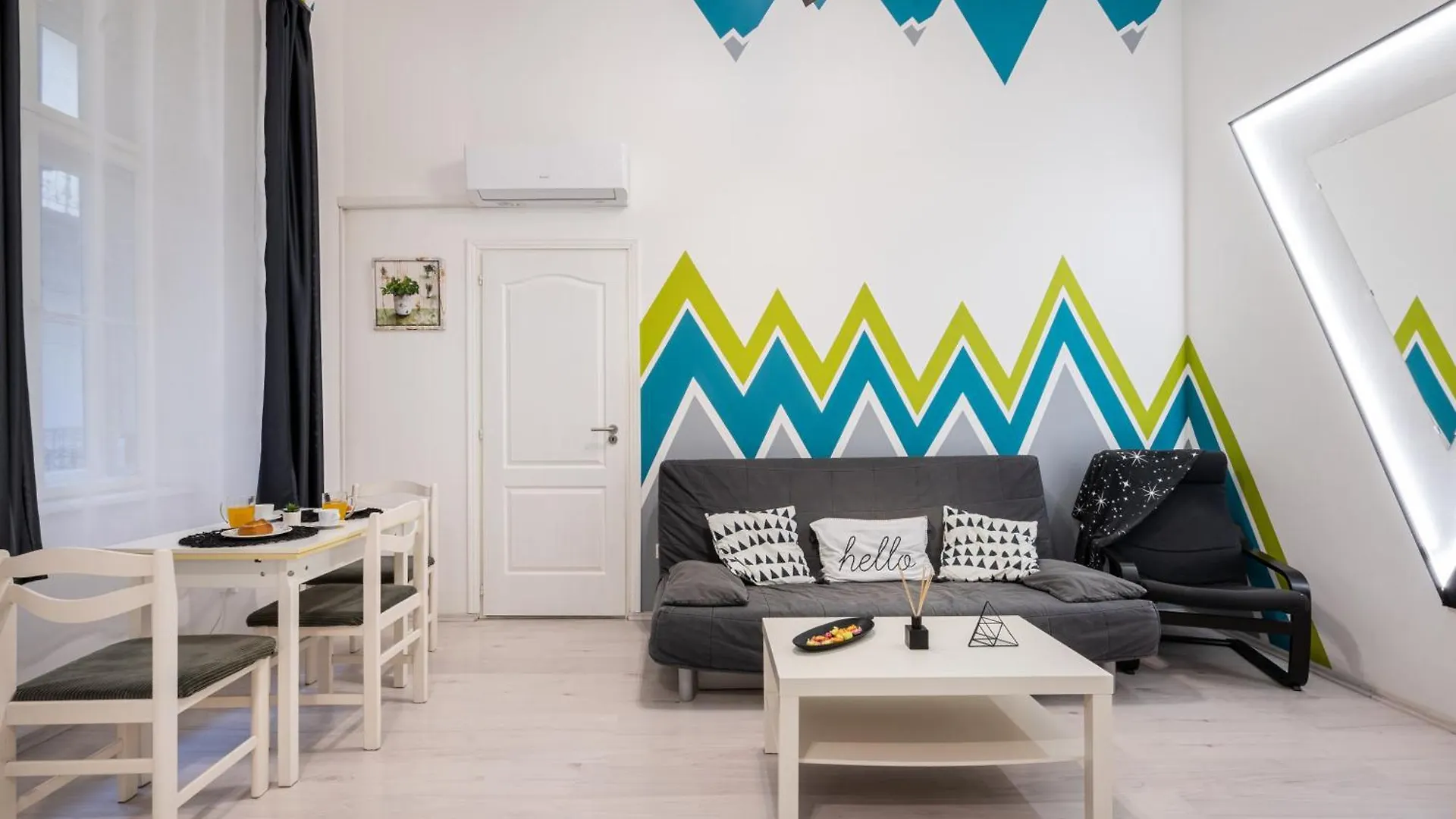 Triangle Apartment - Free Parking! Budapeşte